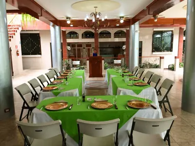 Mobiliario del salón de eventos (2)
