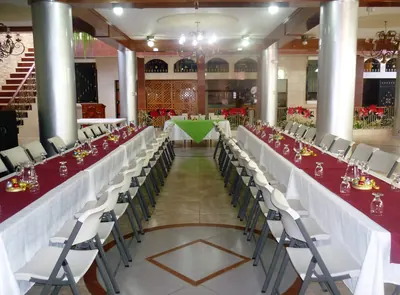 Mobiliario del salón de eventos (3)